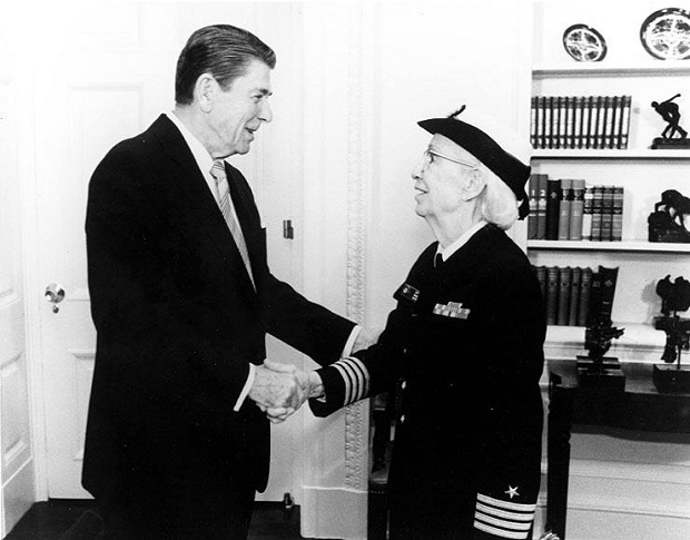 Grace Hopper y Ronald Reagan