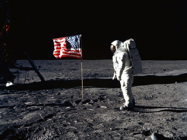 flag-moon-apollo-11