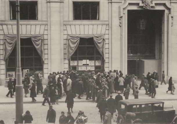 Gran Vía, 22 de diciembre de 1930. Fuente: Archivo histórico fotográfico de Telefónica. El "Gordo" por teléfono