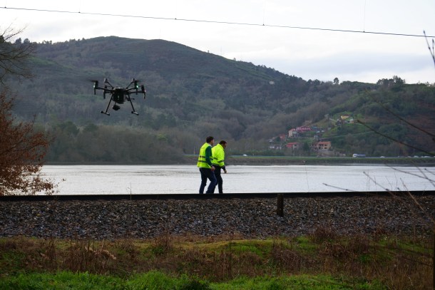 Drones 5G para controlar las vías del tren