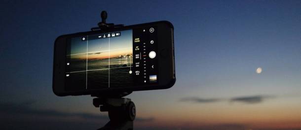 fotografiar las estrellas con tu smartphone móvil foto trípode