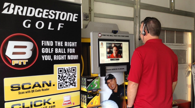 Bridgestone ha instalado kioscos en tiendas de golf para ofrecer asesoramiento