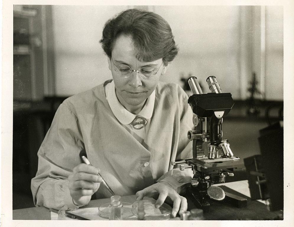 Barbara McClintock, La Científica Que Descubrió Los "genes Saltarines"