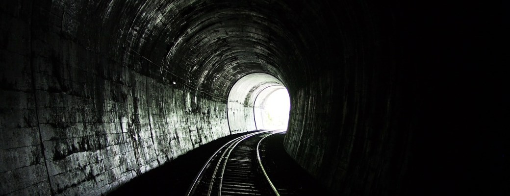 túnel ferroviario submarino