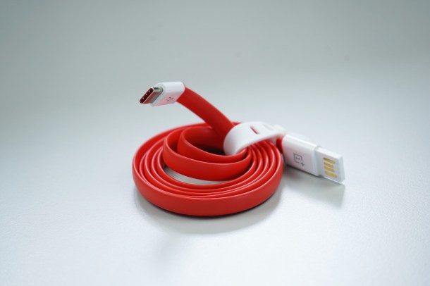 Pese a ser de una marca conocida, el cable con conector USB-C de OnePlus no es seguro para otros dispositivos.