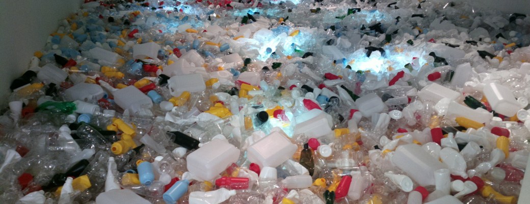 Convertir botellas de plástico en diésel