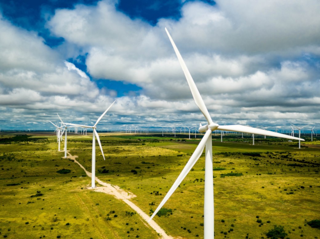 Las energías renovables son una pieza importante para fabricar combustibles fósiles