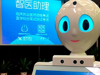 robot médico inteligencia artificial