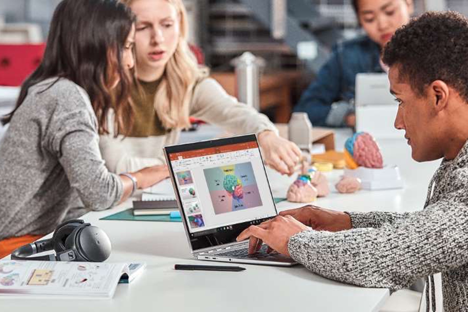 Elimina los datos ocultos e información personal
