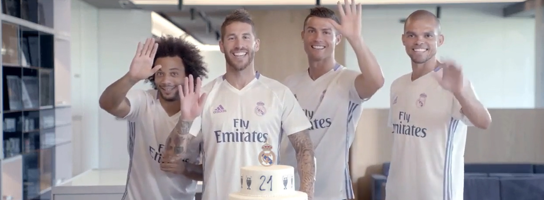 Ahí está el futuro jugador del Real Madrid celebrando su cumpleaños”