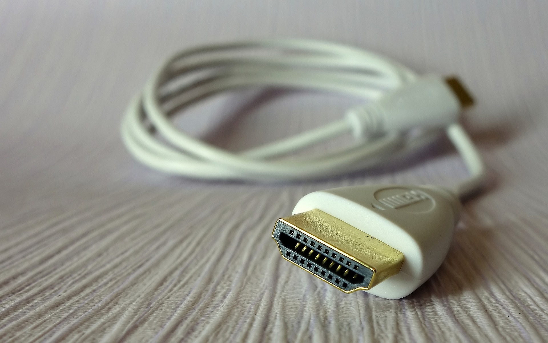 monitor Opaco exprimir Tipos de cables y puertos para conectar pantallas y televisores