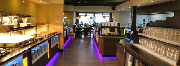 Robots-camareros para mantener la distancia social en los restaurantes