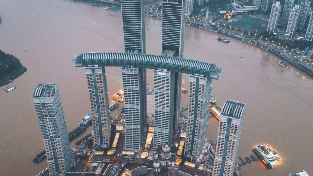 Thr-Crystal-rascacielos-horizontal-en-China-Raffles-City