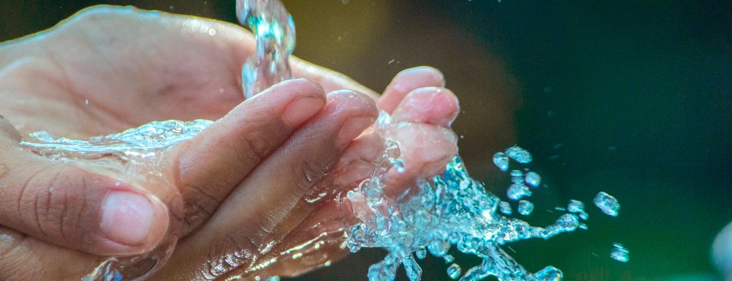 agua potable mano humano beber sal