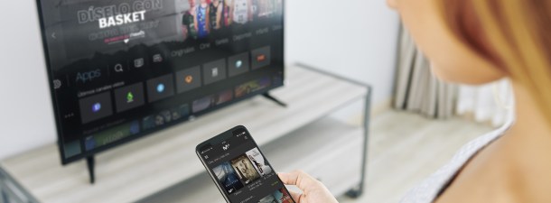 Cómo ver una película en la App de Movistar+ usando solo la voz