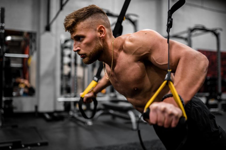 Ponerse en forma con ejercicios de TRX 