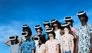 niños con gafas de realidad virtual