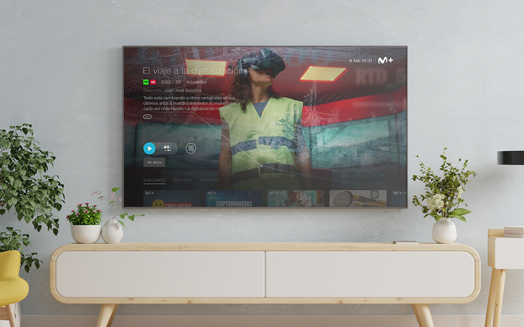 TV encendida en salón