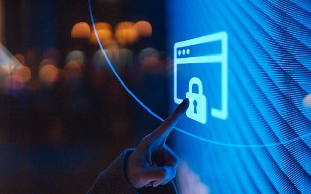 pantalla con seguridad en internet
