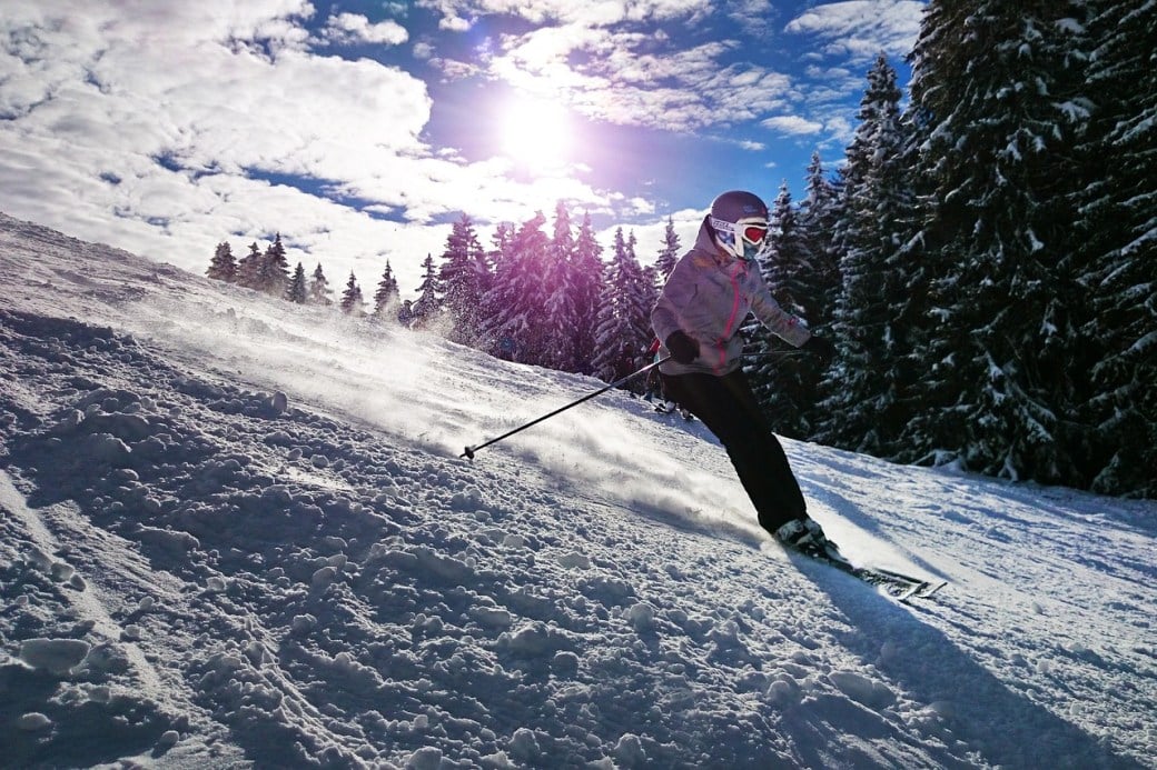 Niña esquiar ski