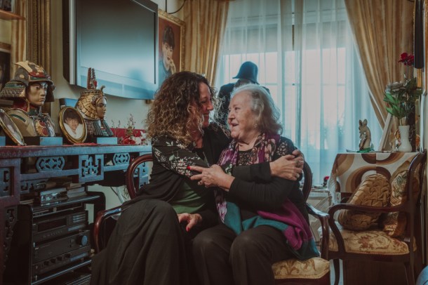 Francina y Basi, voluntaria y beneficiaria del programa Amigos de los Mayores.