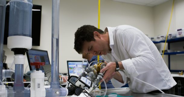 BiVACOR-Total-Artificial-Heart-attached-to-Mock-Circulation-Loop-for-Pump-Hydraulics-Performance-Testing-with-Daniel-Timms-PhD-Founder-CTO_Credit-BiVACOR-scaled