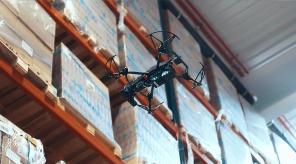 dron 5g indoor airpharm almacén inventario Telefónica Tech