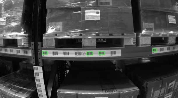dron 5G indoor airpharm almacén inventario identificar etiquetas stock computer vision