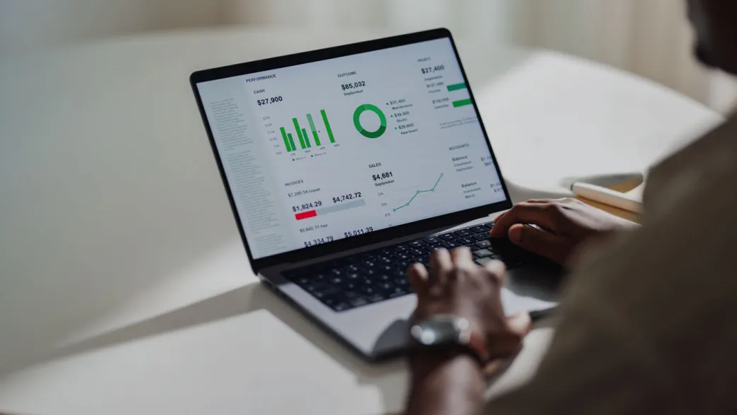 Pantalla de ordenador sobre rondas de financiación