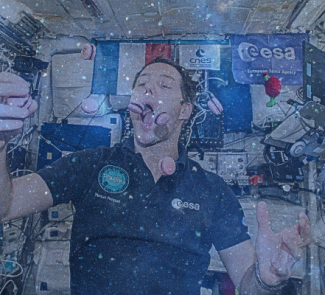 cabecera texto galaxia cultivo espacio astronauta come macarrón francés