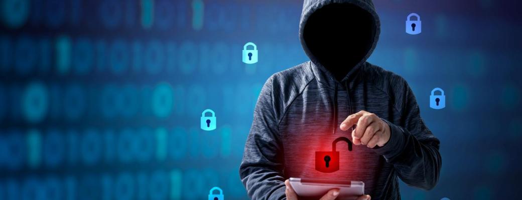 Hacker atacando y desbloqueando la seguridad de un aparato electrónico