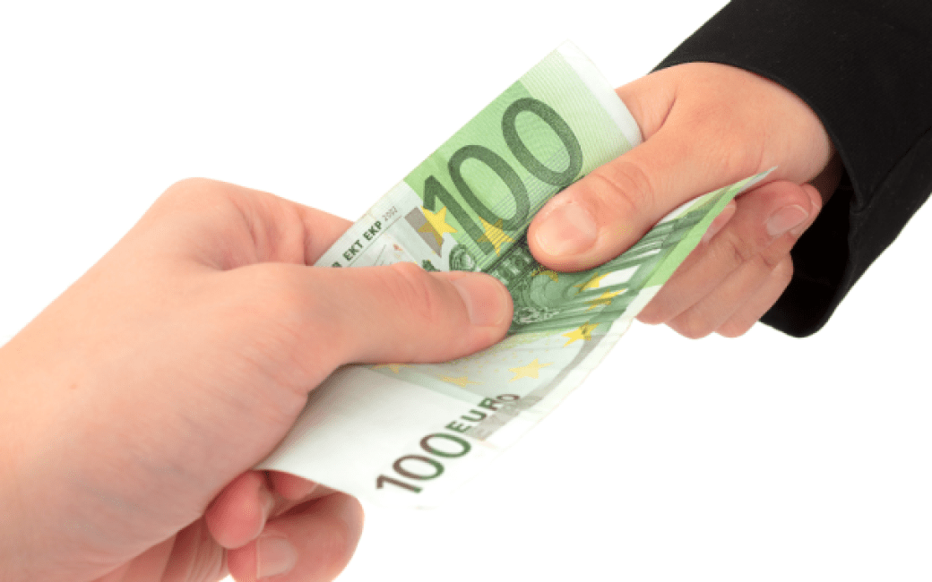 pelea-dinero-cien-euros-billete