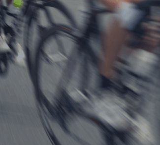 ciclismo-ciclistas-bicis-ruedas-borroso-oscura