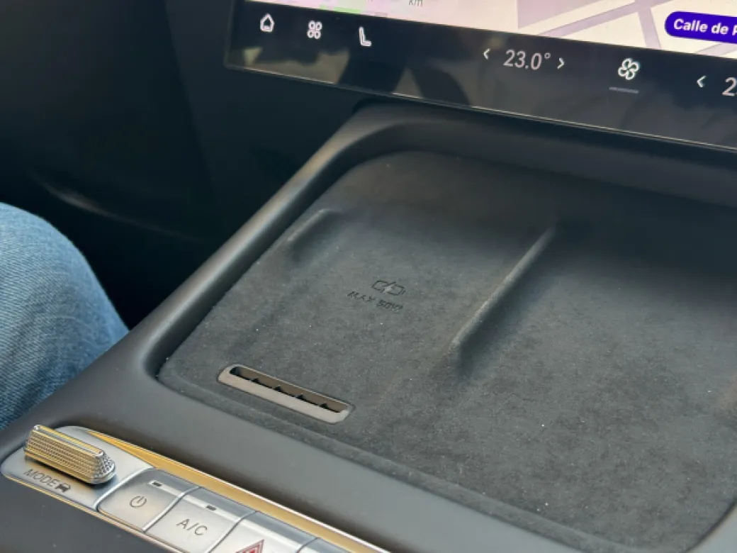 Cargador inalámbrico coche