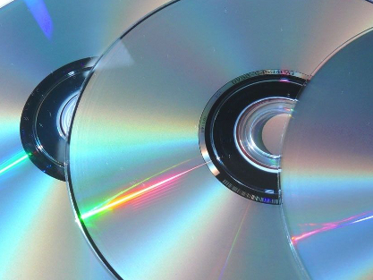 El radio cassette con CD fue una respuesta a la creciente popularidad de  los CDs en la década de 1990
