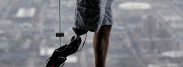 Reto superado: subir un rascacielos con una pierna biónica